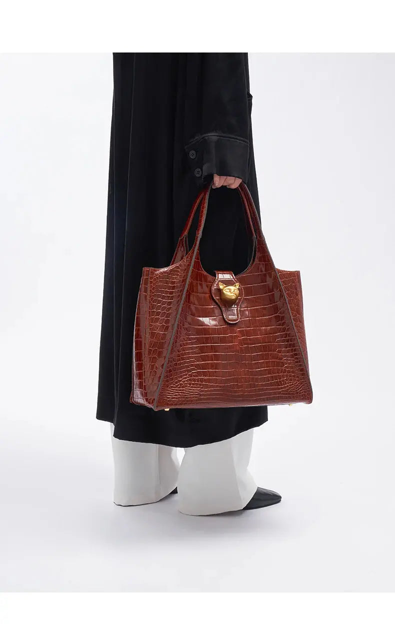 New 2025 Light Luxury Crocodile Pattern Genuine Leather Women's Messenger Bag Commuter Versatile Large Capacity Handbag ANOINTED_ADORNED